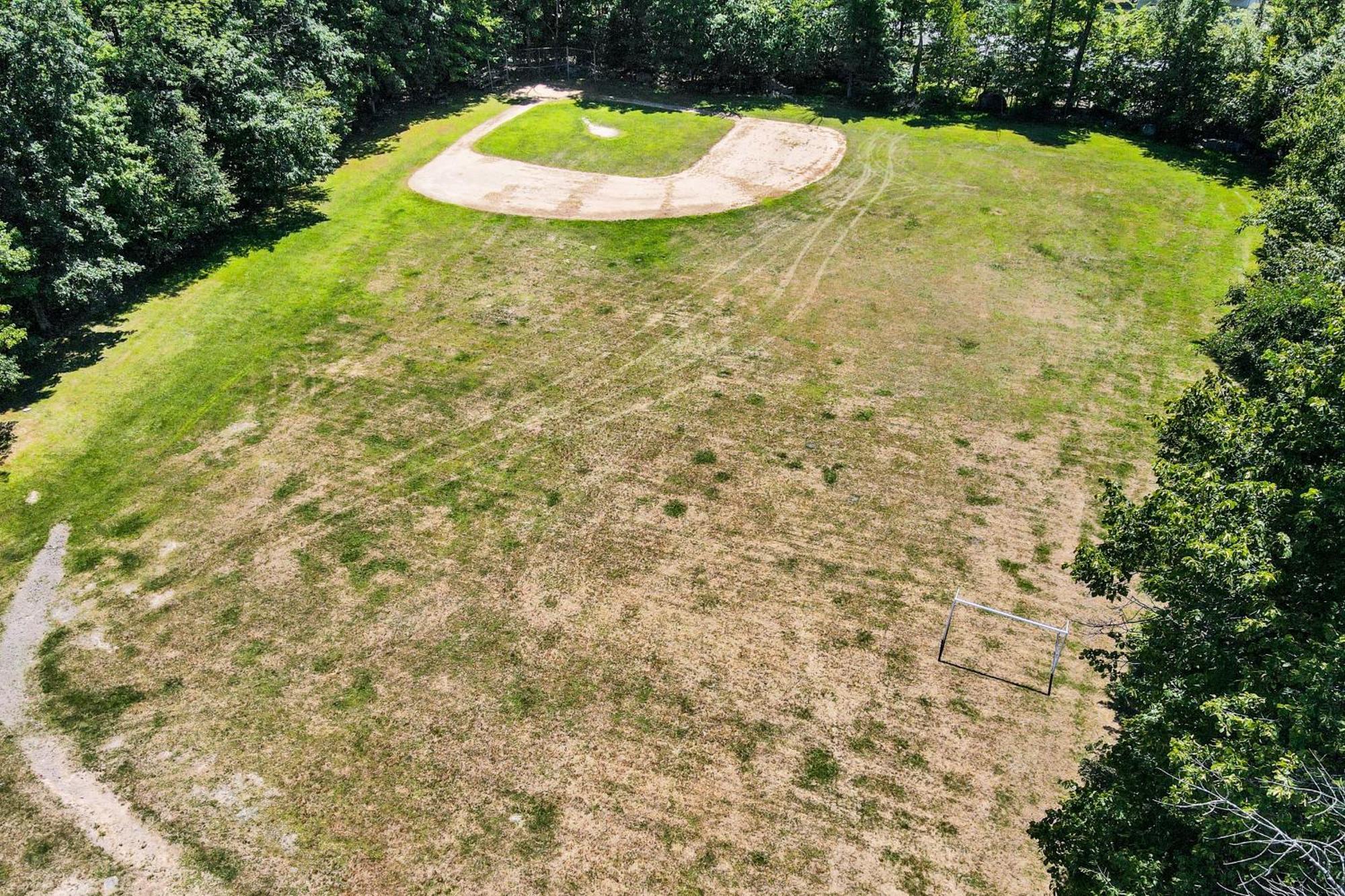 Brentwood Burrow * East Stroudsburg
